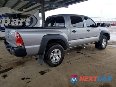 Trzecie zdjęcie samochodu z tyłu: 2015 TOYOTA TACOMA PRERUNNER VIN:5TFJX4GN0FX049367 - miniatura