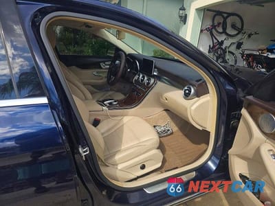 Piąte zdjęcie samochodu w środku: 2015 MERCEDES-BENZ C 300 4MATIC VIN:55SWF4KB5FU014001 - miniatura