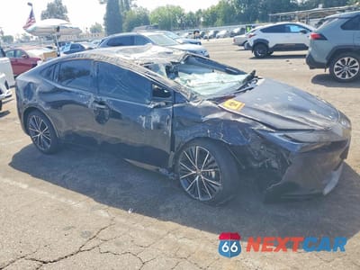 Czwarte zdjęcie samochodu z boku: 2023 TOYOTA PRIUS LIMITED VIN:JTDACAAU7P3013310 - miniatura