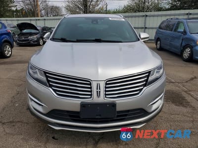 Piąte zdjęcie samochodu w środku: 2017 LINCOLN MKC RESERVE VIN:5LMCJ3D98HUL32561 - miniatura