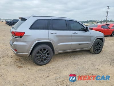 Trzecie zdjęcie samochodu z tyłu: 2018 JEEP GRAND CHEROKEE LAREDO VIN:1C4RJEAG2JC141732 - miniatura