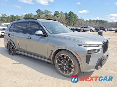 Czwarte zdjęcie samochodu z boku: 2024 BMW X7 XDRIVE40I VIN:5UX23EM01R9S23534 - miniatura