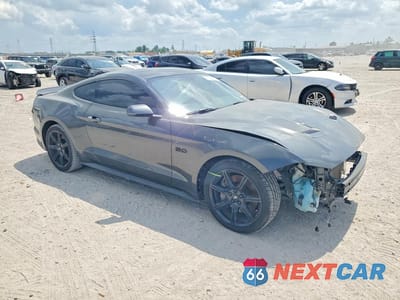 Czwarte zdjęcie samochodu z boku: 2019 FORD MUSTANG GT VIN:1FA6P8CF2K5200068 - miniatura