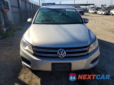 Piąte zdjęcie samochodu w środku: 2012 VOLKSWAGEN TIGUAN S VIN:WVGAV7AX9CW544875 - miniatura