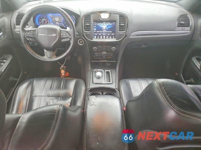 Zdjęcie 8 z 11 samochodu: 2016 CHRYSLER 300 S VIN:2C3CCABG4GH223897 - miniatura