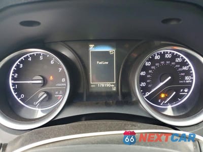 Zdjęcie 9 z 12 samochodu: 2018 TOYOTA CAMRY VIN:4T1B11HK5JU112929 - miniatura