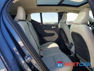 Zdjęcie 11 z 13 samochodu: 2021 VOLVO XC40 T5 MOMENTUM VIN:YV4162UK7M2483892 - miniatura