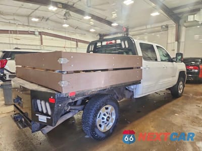 Trzecie zdjęcie samochodu z tyłu: 2015 CHEVROLET SILVERADO 2500 FLATBED TRUCK VIN:1GC1KVEG0FF531366 - miniatura