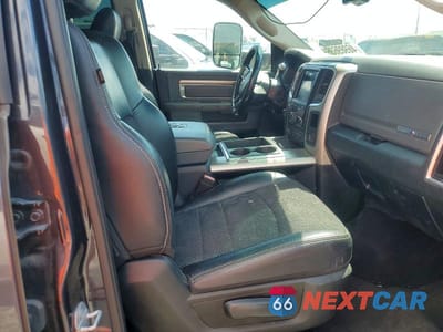 Piąte zdjęcie samochodu w środku: 2018 RAM 3500 SLT VIN:3C63RRHL6JG401224 - miniatura
