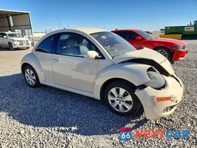 Czwarte zdjęcie samochodu z boku: 2009 VOLKSWAGEN NEW BEETLE S VIN:3VWPW31C89M503578 - miniatura