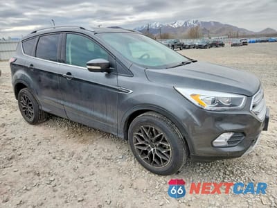 Czwarte zdjęcie samochodu z boku: 2018 FORD ESCAPE TITANIUM VIN:1FMCU9J93JUD29932 - miniatura