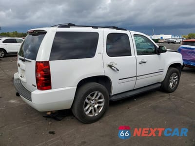 Trzecie zdjęcie samochodu z tyłu: 2011 CHEVROLET TAHOE C1500 LTZ VIN:1GNSCCE07BR186166 - miniatura