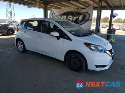 Czwarte zdjęcie samochodu z boku: 2017 NISSAN VERSA NOTE SV VIN:3N1CE2CP5HL373717 - miniatura