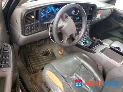 Zdjęcie 8 z 12 samochodu: 2005 GMC SIERRA K1500 DENALI VIN:2GTEK63N351112989 - miniatura