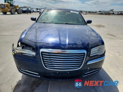 Piąte zdjęcie samochodu w środku: 2014 CHRYSLER 300 VIN:2C3CCAAG0EH249198 - miniatura