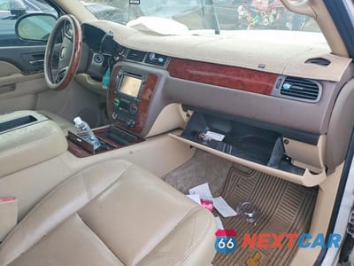 Zdjęcie 8 z 11 samochodu: 2012 CHEVROLET SUBURBAN K1500 LTZ VIN:1GNSKKE71CR187552 - miniatura