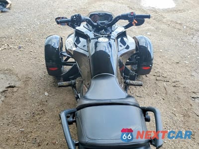 Zdjęcie 6 z 9 samochodu: 2017 CAN-AM SPYDER ROADSTER F3 VIN:2BXRDDD27HV002299 - miniatura