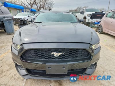 Piąte zdjęcie samochodu w środku: 2016 FORD MUSTANG VIN:1FA6P8TH6G5284520 - miniatura
