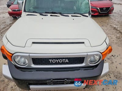 Zdjęcie 11 z 12 samochodu: 2014 TOYOTA FJ CRUISER VIN:JTEBU4BFXEK206228 - miniatura
