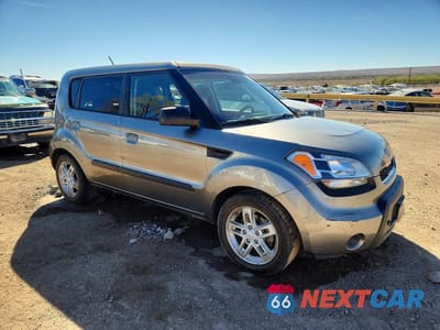 Czwarte zdjęcie samochodu z boku: 2010 KIA SOUL + VIN:KNDJT2A22A7060667 - miniatura