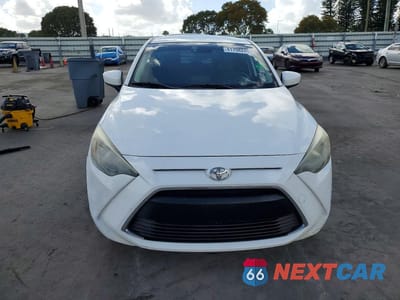 Piąte zdjęcie samochodu w środku: 2018 TOYOTA YARIS IA BASE VIN:3MYDLBYV2JY301849 - miniatura