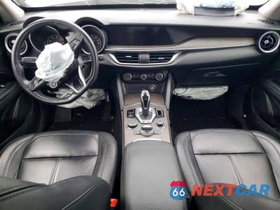 Zdjęcie 8 z 12 samochodu: 2021 ALFA ROMEO STELVIO TI VIN:ZASPAKBN3M7D02726 - miniatura