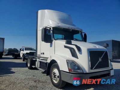 2017 VOLVO VNL SEMI TRUCK 4V4N39TG7HN988035 - główne zdjęcie licytacji z USA - miniatura
