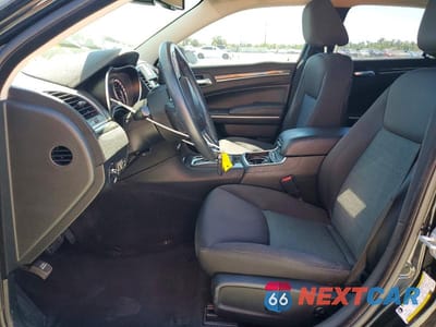 Zdjęcie 7 z 13 samochodu: 2018 CHRYSLER 300 TOURING VIN:2C3CCAAG4JH341070 - miniatura