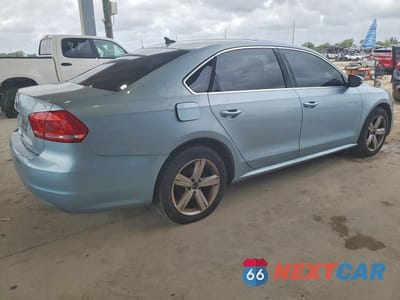 Trzecie zdjęcie samochodu z tyłu: 2012 VOLKSWAGEN PASSAT SE VIN:1VWBH7A3XCC072780 - miniatura