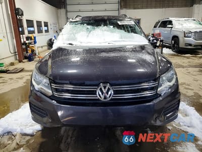 Piąte zdjęcie samochodu w środku: 2016 VOLKSWAGEN TIGUAN LIMITED VIN:WVGAV7AX8GW513171 - miniatura