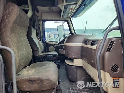 Piąte zdjęcie samochodu w środku: 2016 VOLVO VNL SEMI TRUCK VIN:4V4NC9EH0GN941515 - miniatura
