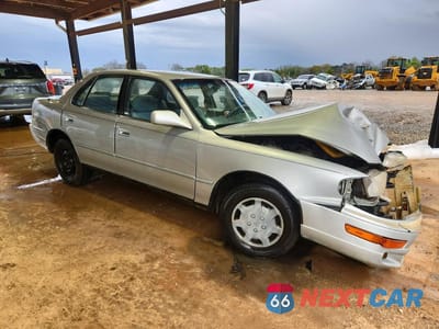 Czwarte zdjęcie samochodu z boku: 1994 TOYOTA CAMRY LE VIN:JT2SK12E3R0217890 - miniatura