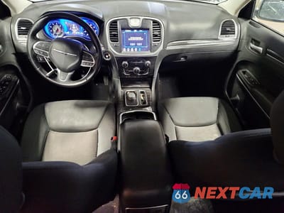 Zdjęcie 8 z 11 samochodu: 2020 CHRYSLER 300 TOURING VIN:2C3CCAAG7LH173704 - miniatura