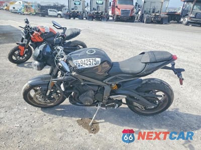 Trzecie zdjęcie samochodu z tyłu: 2023 TRIUMPH MOTORCYCLE STREET TRIPLE RS VIN:SMTA554S4PTBC4800 - miniatura