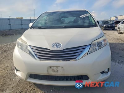 Piąte zdjęcie samochodu w środku: 2017 TOYOTA SIENNA XLE PREMIUM 7-PASSENGER VIN:5TDDZ3DC5HS159005 - miniatura