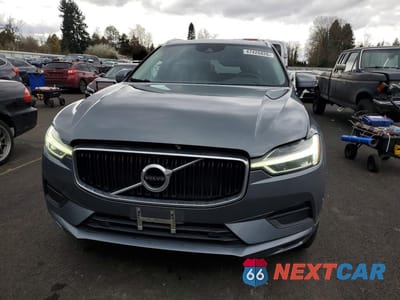 Piąte zdjęcie samochodu w środku: 2018 VOLVO XC60 T5 MOMENTUM VIN:YV4102RK6J1072169 - miniatura