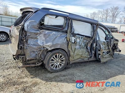 Trzecie zdjęcie samochodu z tyłu: 2018 TOYOTA SIENNA XLE 8-PASSENGER VIN:5TDYZ3DC0JS941199 - miniatura