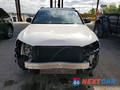 Piąte zdjęcie samochodu w środku: 2018 AUDI Q3 PREMIUM PLUS VIN:WA1HCCFS4JR030016 - miniatura