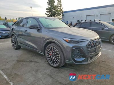 Czwarte zdjęcie samochodu z boku: 2025 AUDI SQ5 SPORTBACK PREMIUM PLUS VIN:WA1B5AGU0S2091829 - miniatura