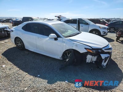 Czwarte zdjęcie samochodu z boku: 2023 TOYOTA CAMRY HYBRID SE VIN:4T1S31AK6PU611896 - miniatura