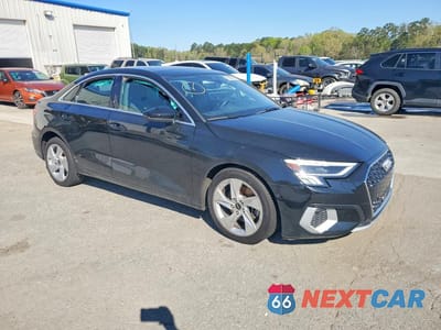Czwarte zdjęcie samochodu z boku: 2023 AUDI A3 PREMIUM VIN:WAUAUDGYXPA099410 - miniatura