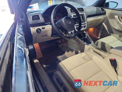 Zdjęcie 8 z 12 samochodu: 2015 VOLKSWAGEN EOS KOMFORT VIN:WVWBW8AH0FV005530 - miniatura