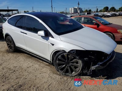 Czwarte zdjęcie samochodu z boku: 2022 TESLA MODEL X VIN:7SAXCBE68NF329569 - miniatura