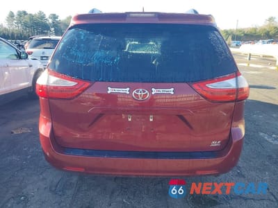 Zdjęcie 6 z 12 samochodu: 2019 TOYOTA SIENNA XLE PREMIUM 7-PASSENGER VIN:5TDDZ3DC9KS215356 - miniatura