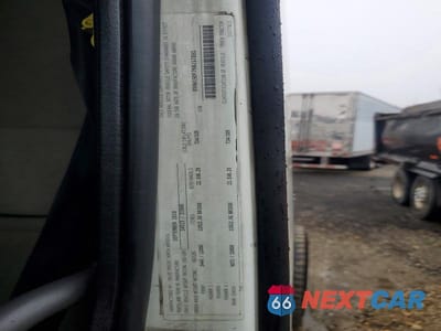 Zdjęcie 10 z 10 samochodu: 2019 VOLVO VNR - SEMI TRUCK VIN:4V4W19DF7KN217890 - miniatura