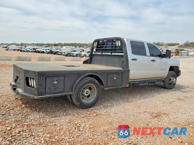 Trzecie zdjęcie samochodu z tyłu: 2019 CHEVROLET SILVERADO HD FLATBED TRUCK VIN:1GB4KVCY3KF152210 - miniatura
