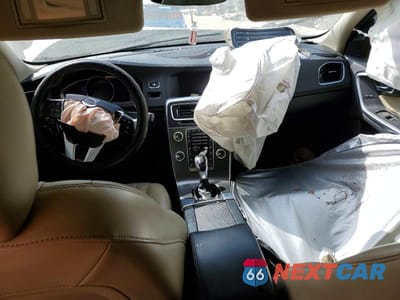 Zdjęcie 8 z 12 samochodu: 2016 VOLVO V60 T5 PLATINUM VIN:YV140MEM4G1304077 - miniatura