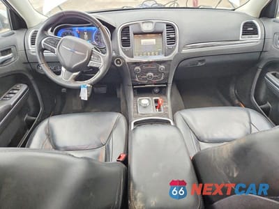 Zdjęcie 8 z 13 samochodu: 2016 CHRYSLER 300 LIMITED VIN:2C3CCARG3GH182524 - miniatura