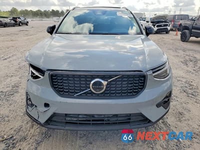 Piąte zdjęcie samochodu w środku: 2026 VOLVO XC40 PLUS VIN:YV4L12UC0T2740440 - miniatura