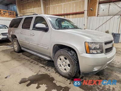 Czwarte zdjęcie samochodu z boku: 2011 CHEVROLET SUBURBAN K1500 LT VIN:1GNSKJE32BR334922 - miniatura